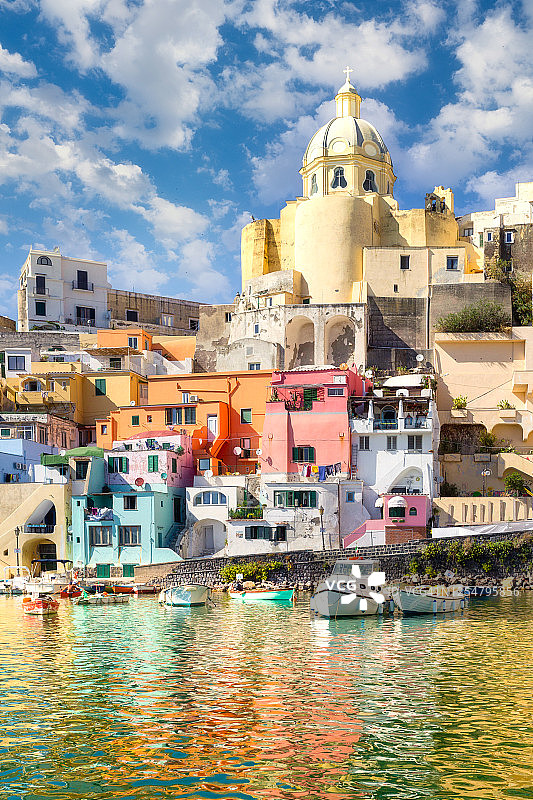 意大利那不勒斯普罗奇达岛：地中海的彩色岛屿图片素材