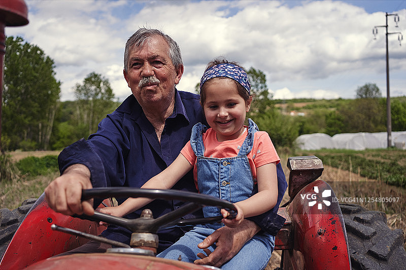 给祖父母最好的礼物是孙辈图片素材