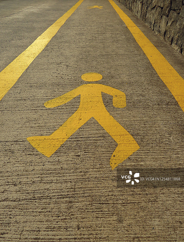 黄色人行道标志背景图片素材