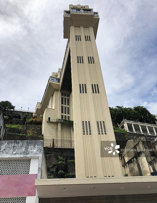 拉塞尔达升降机仰视图片素材