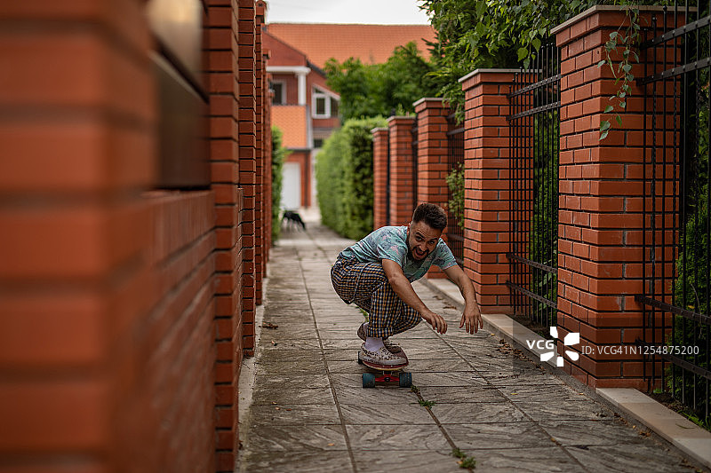 时尚青年与长板图片素材