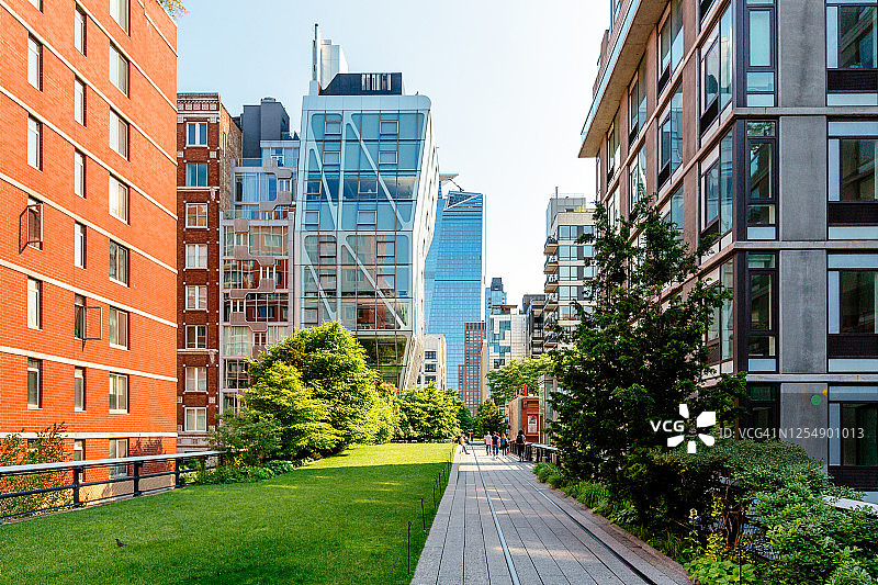 阳光明媚的纽约高线公园图片素材