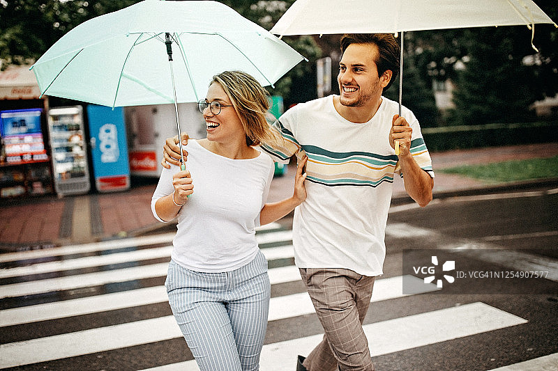 雨中快乐图片素材