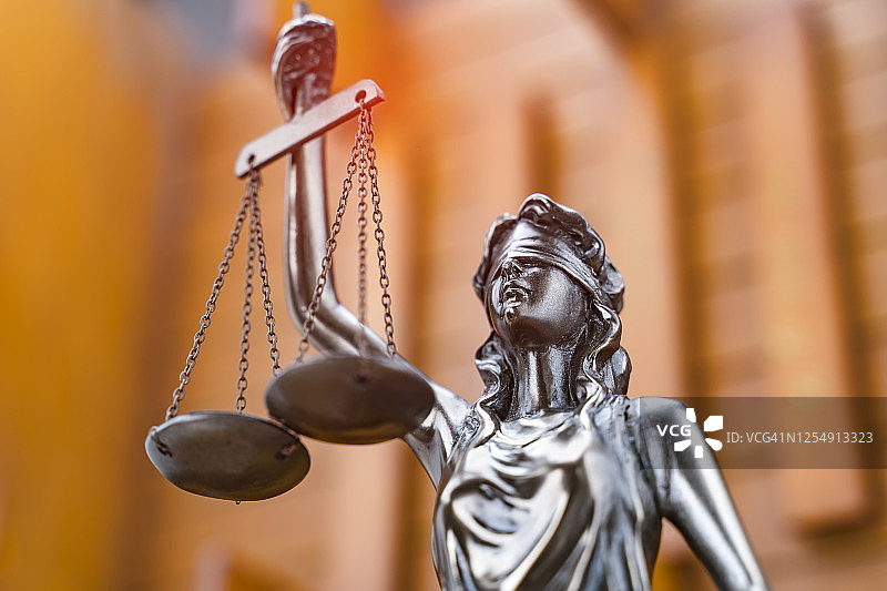 正义女神忒弥斯雕像，法律概念图片素材