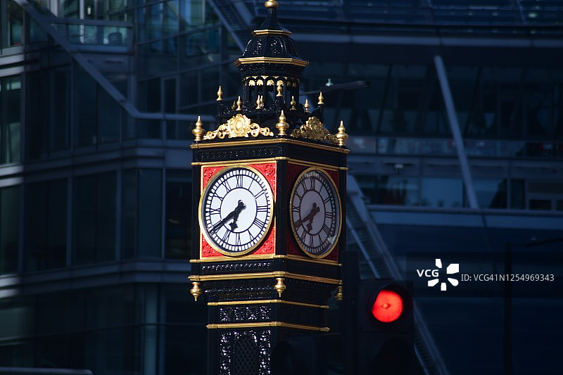 城市落地钟图片素材