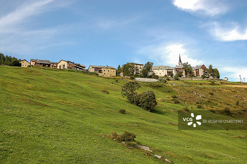 瑞士阿尔卑斯山瓜尔达村 - 恩嘎丁山谷图片素材
