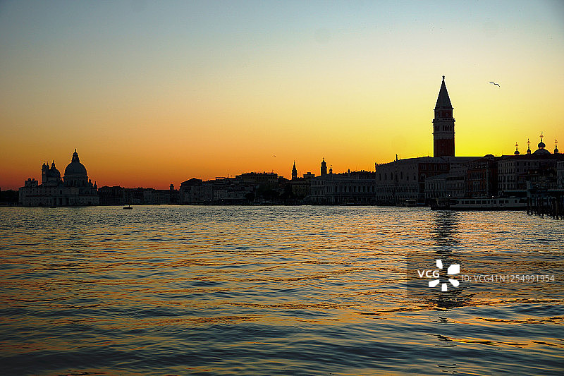 威尼斯泻湖的日落图片素材