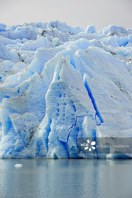 智利百内国家公园灰色冰川冰壁景观图片素材