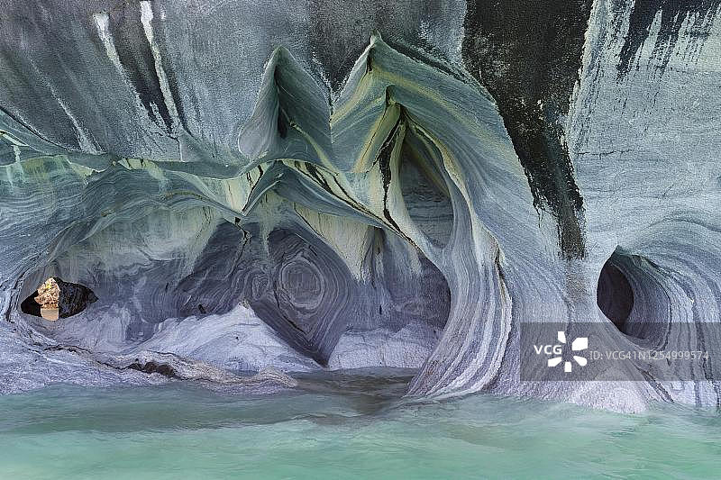 智利巴塔哥尼亚卡雷拉将军湖大理石洞穴图片素材