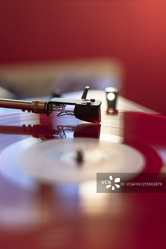 旋转盘上的录音机图片素材