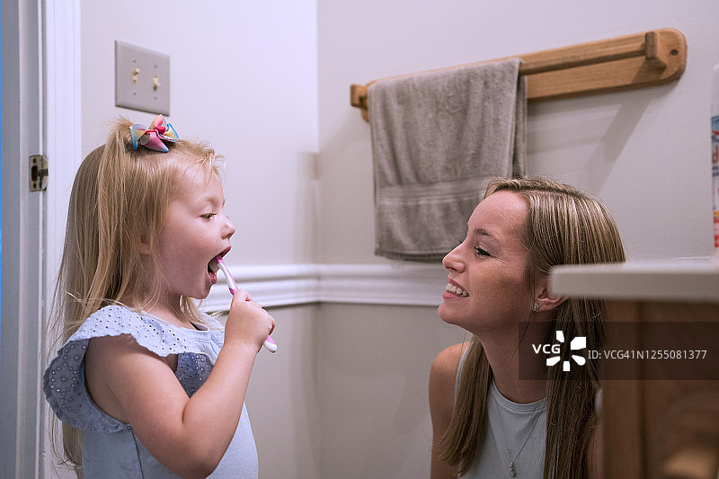 学习如何刷牙图片素材