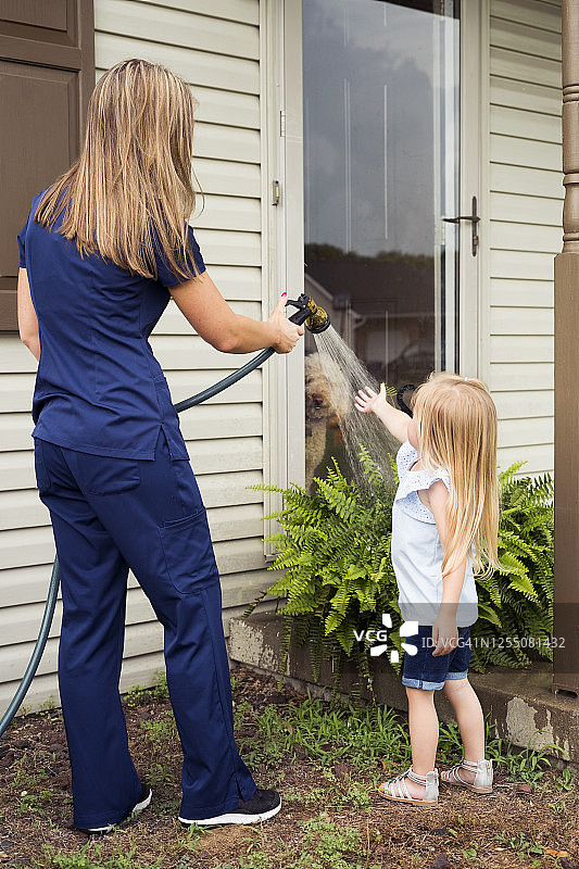 学习如何浇水图片素材