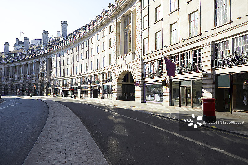 英国英格兰伦敦：空旷的摄政街上的消防栓图片素材