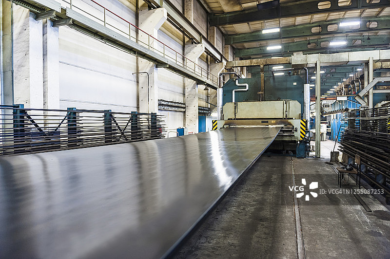 工业大厅内的机器图片素材