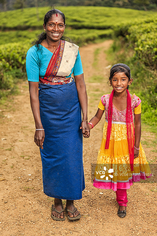 斯里兰卡小女孩和她的母亲，努瓦拉埃利亚图片素材