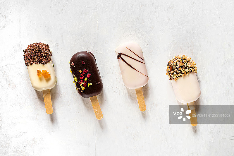 白色背景上的冰淇淋图片素材
