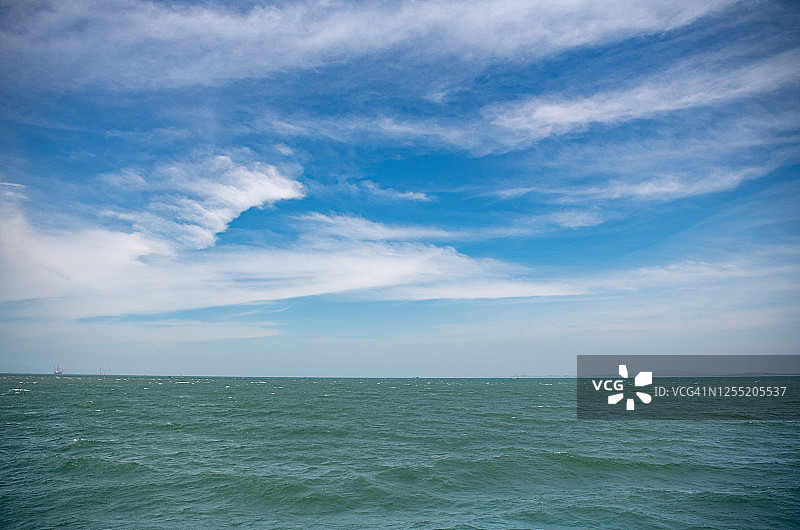 海边风车风力发电站图片素材