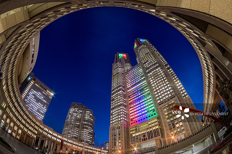 亮灯的东京都厅图片素材