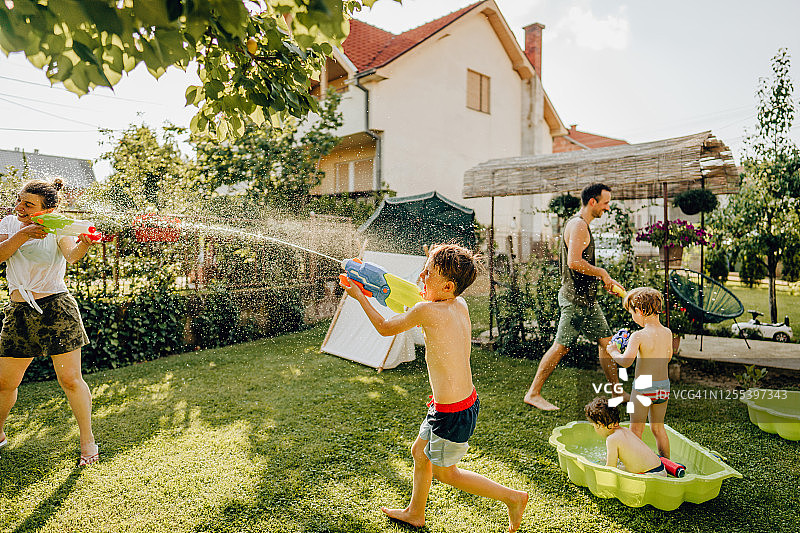 院子里的水仗图片素材
