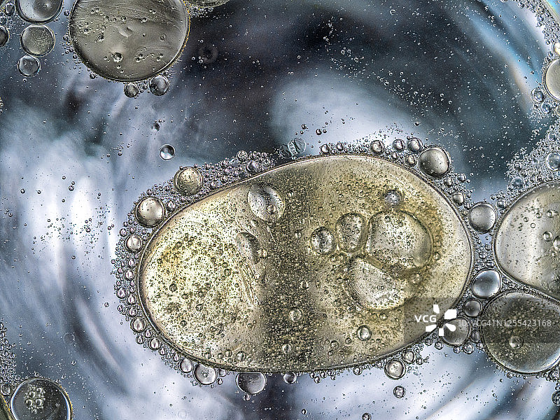 金色银色液体气泡水滴抽象纹理特写图片素材