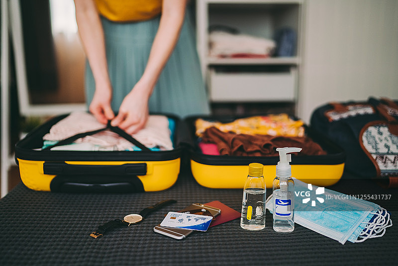 旅行行李箱打包，新冠疫情图片素材