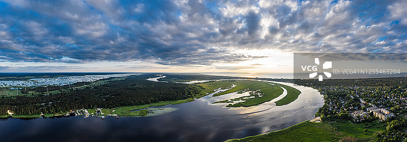 夏季利耶卢佩河图片素材