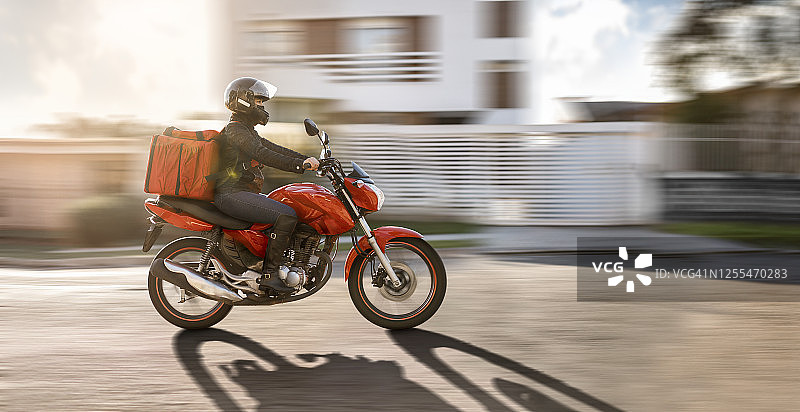 运动中的骑行者图片素材