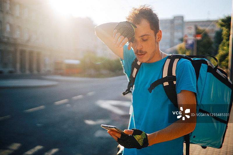 在智能手机上查看下一次交付图片素材