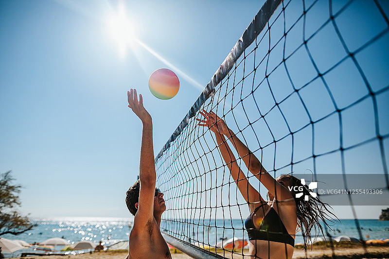 沙滩上的排球图片素材