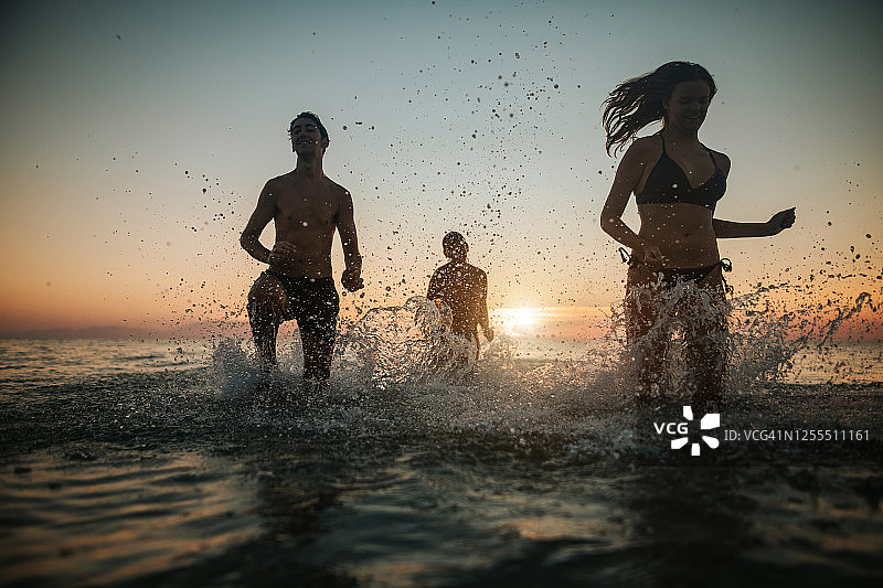 享受暑假乐趣图片素材