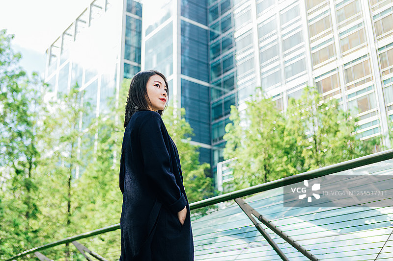 拥有成功愿景和使命的商务女性图片素材