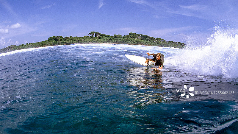 在印度安达曼群岛冲浪图片素材