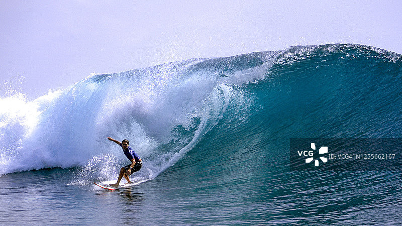 在印度安达曼群岛冲浪图片素材