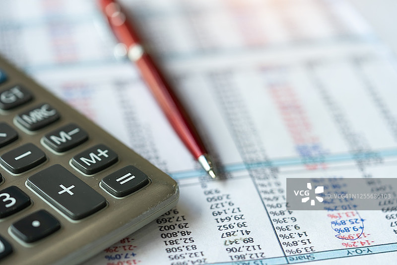 会计、账户、计算器和笔图片素材
