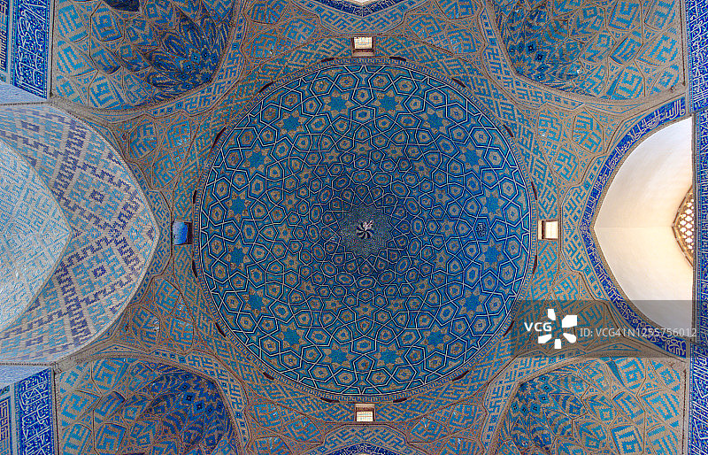 伊朗亚兹聚美清真寺穹顶下的美丽伊斯兰建筑图片素材