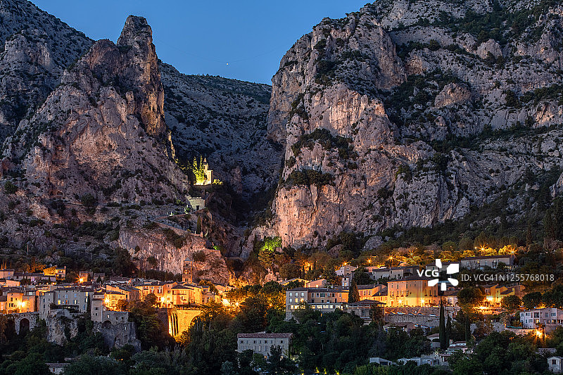 法国普罗旺斯穆斯捷-圣玛丽小镇图片素材