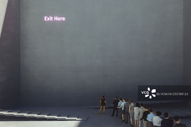 等待离开混凝土监狱的人们图片素材