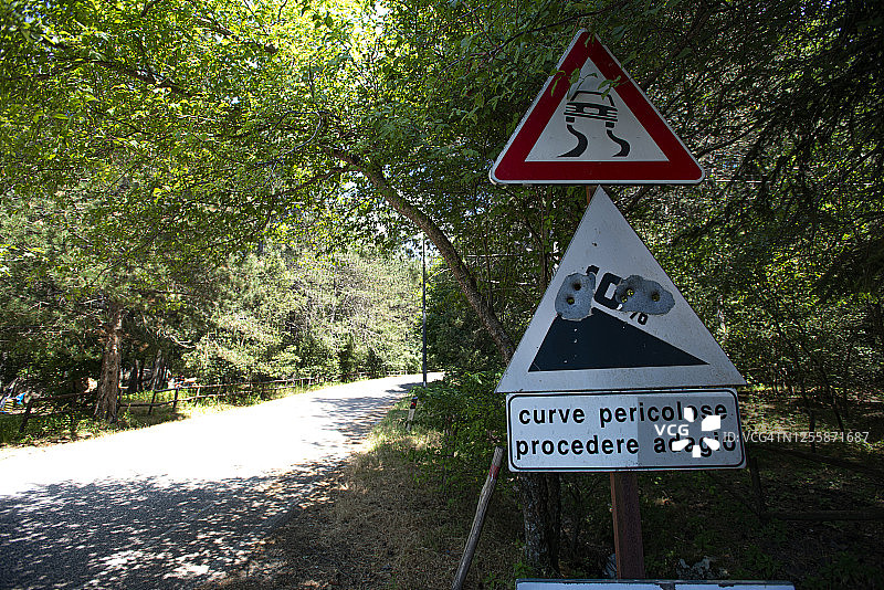 故意破坏行为图片素材