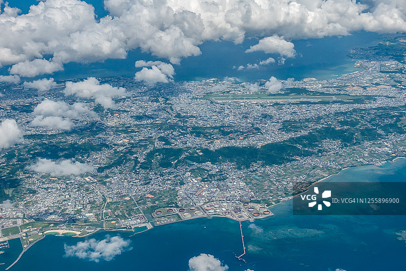 日本冲绳县宜野湾市和中城村的太平洋海景图片素材