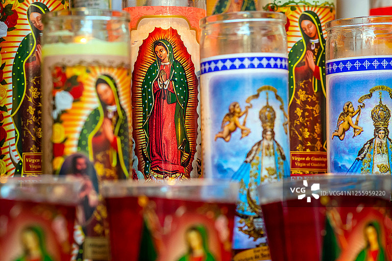 瓜达卢佩圣母的天主教祈祷蜡烛图片素材