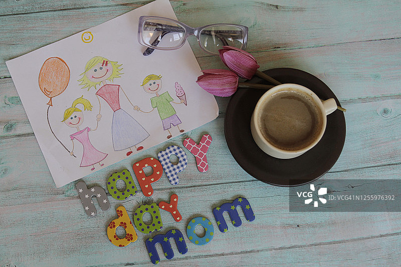 郁金香和咖啡杯绘画，献给妈妈图片素材