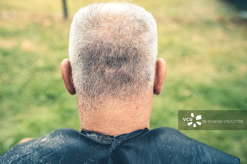 爸爸在家做美容图片素材