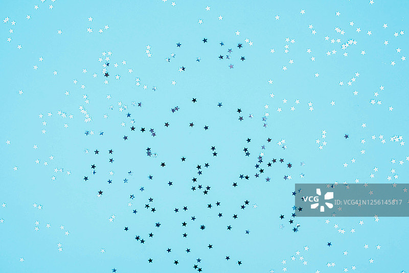 蓝色背景上的小银星图片素材