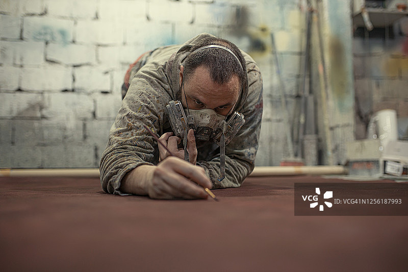 创作新艺术品的艺术家图片素材