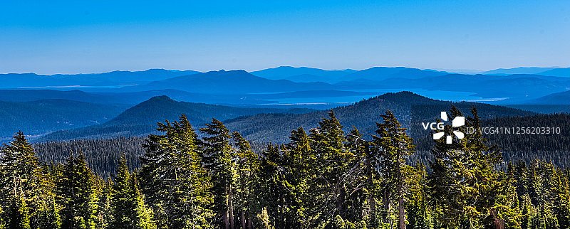 从拉森山向南看的拉森国家森林景观图片素材