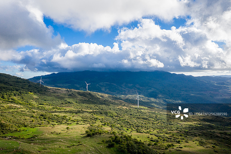 意大利西西里岛风力发电机山谷景观图片素材