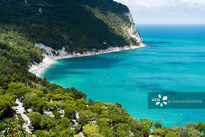 科内罗里维埃拉：意大利马尔凯的海岸风光图片素材