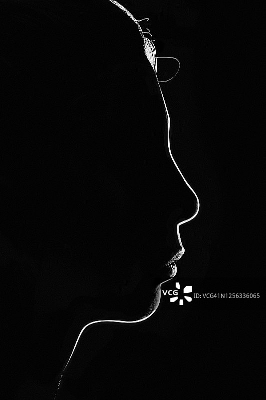 女性面部轮廓特写图片素材