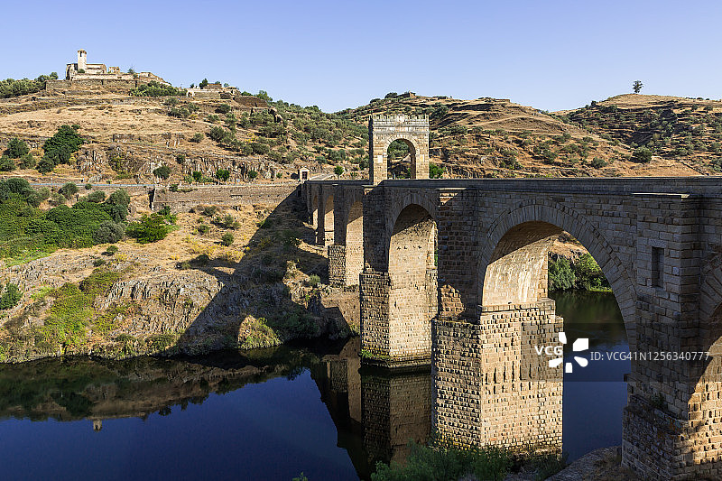 西班牙阿尔坎塔拉古桥图片素材