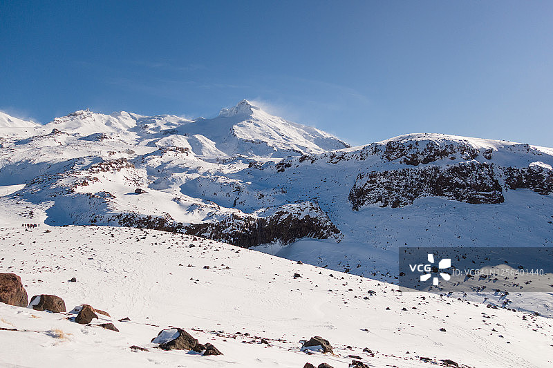 覆盖着白雪的鲁阿佩胡火山顶视图图片素材